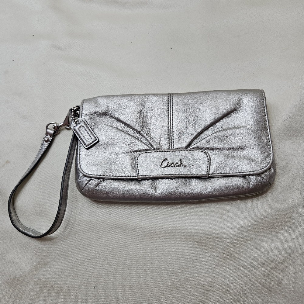 Coach Women's Ashley Flap Leather 2-way Wristlet Clutch Bag